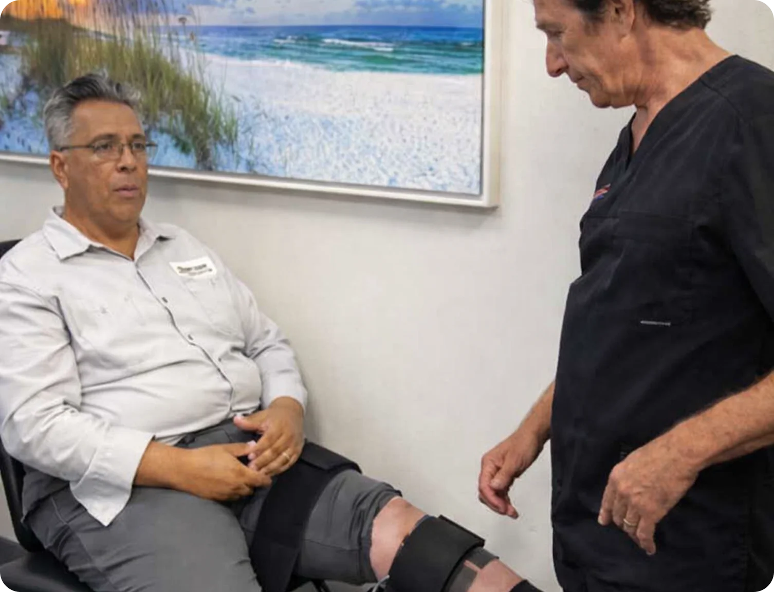 Knee pain laser therapy treatment at Novaré