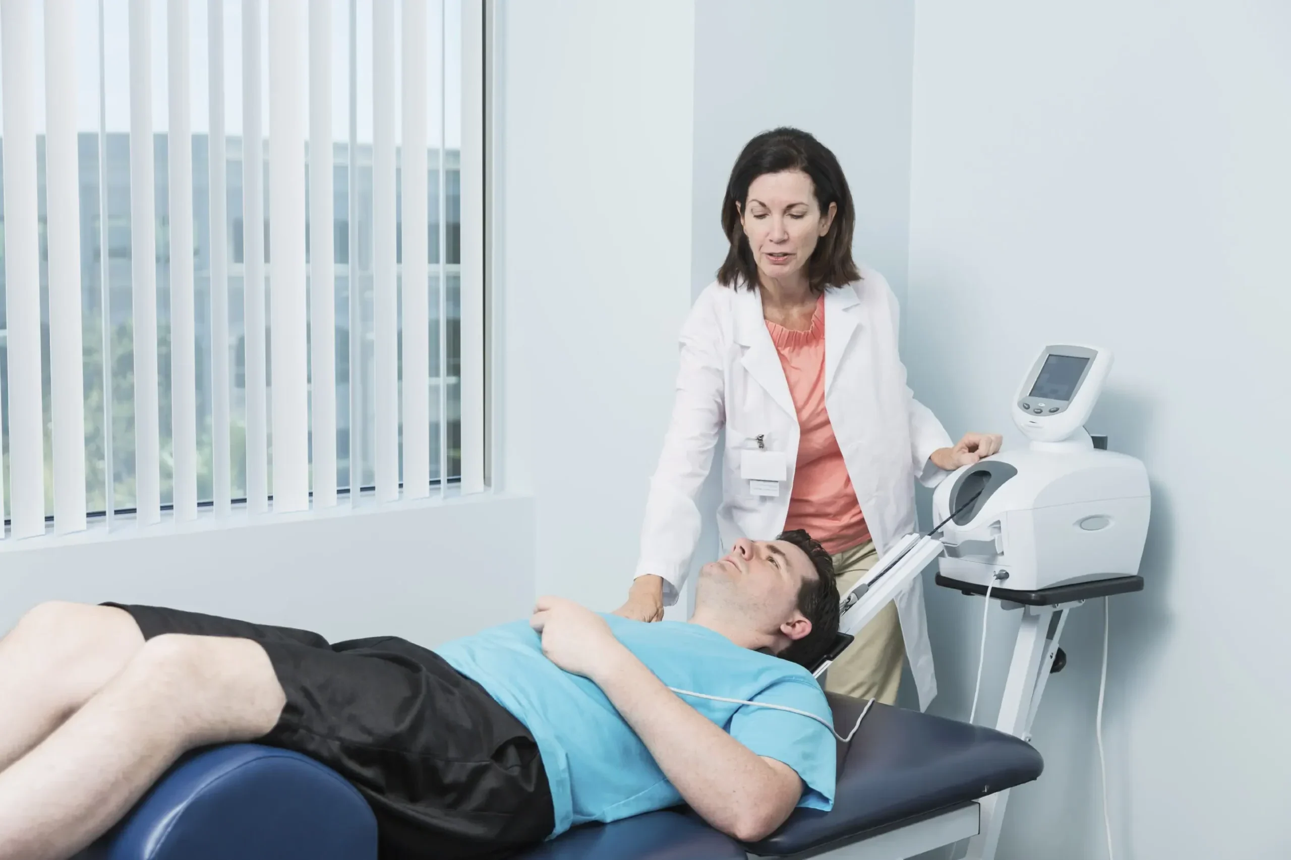 Spinal decompression therapy treatment at Novaré